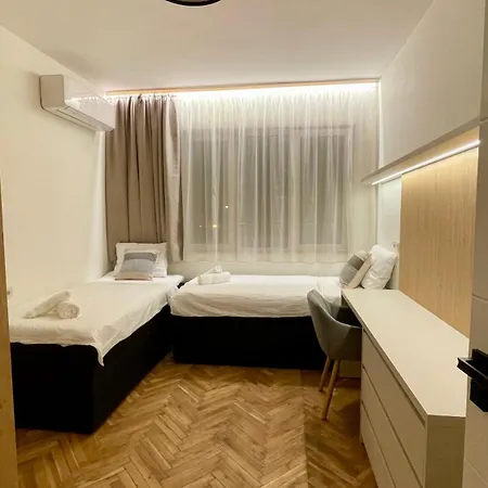 Modern Light Heaven In Center - 2br Ap