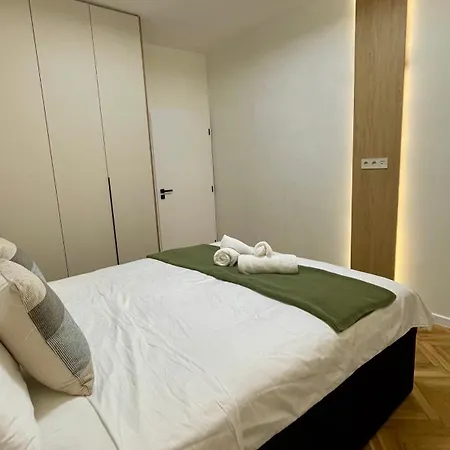 Modern Light Heaven In Center - 2br Ap Apartment Warna