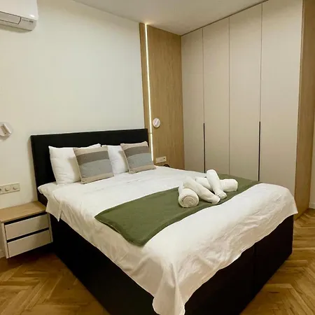 Modern Light Heaven In Center - 2br Ap