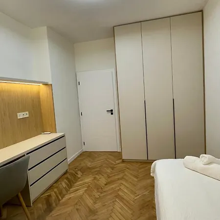 Modern Light Heaven In Center - 2br Ap Apartment Warna